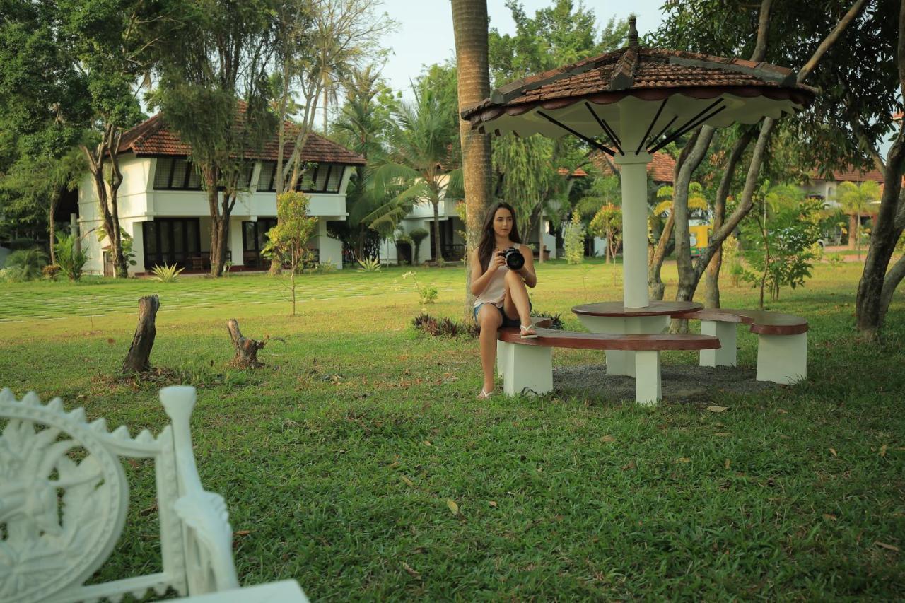 Nihara Resort And Spa Cochin Kochi Kültér fotó