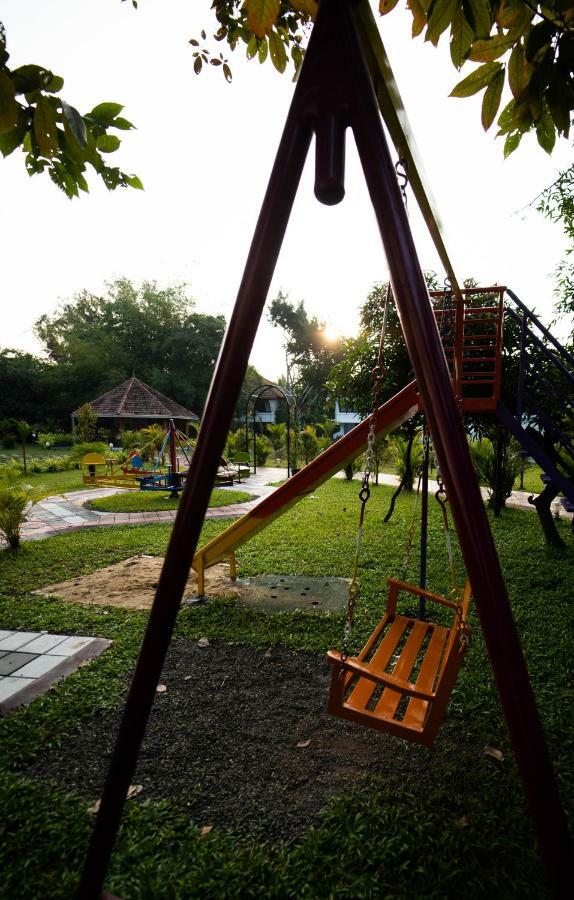 Nihara Resort And Spa Cochin Kochi Kültér fotó
